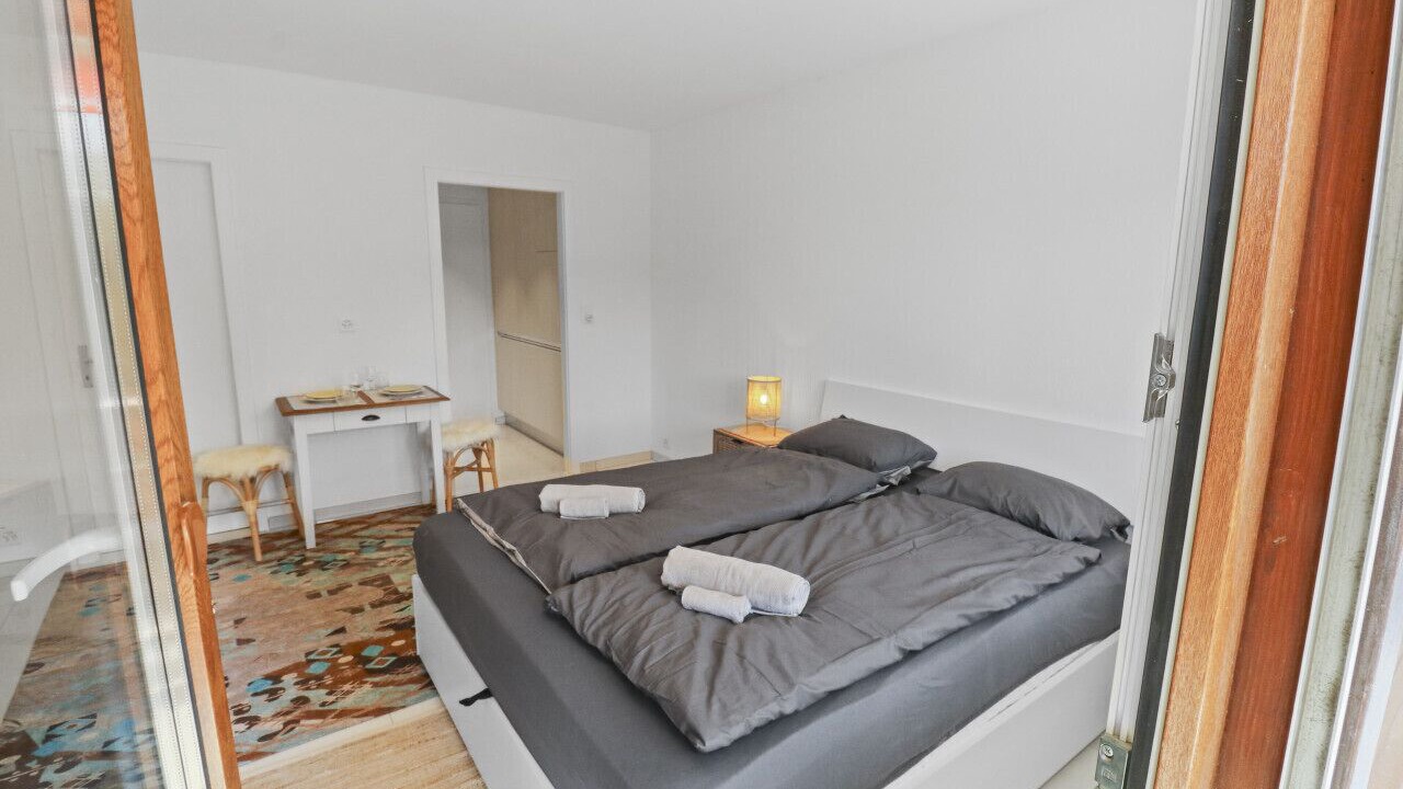 Photo of Bedroom in Lens