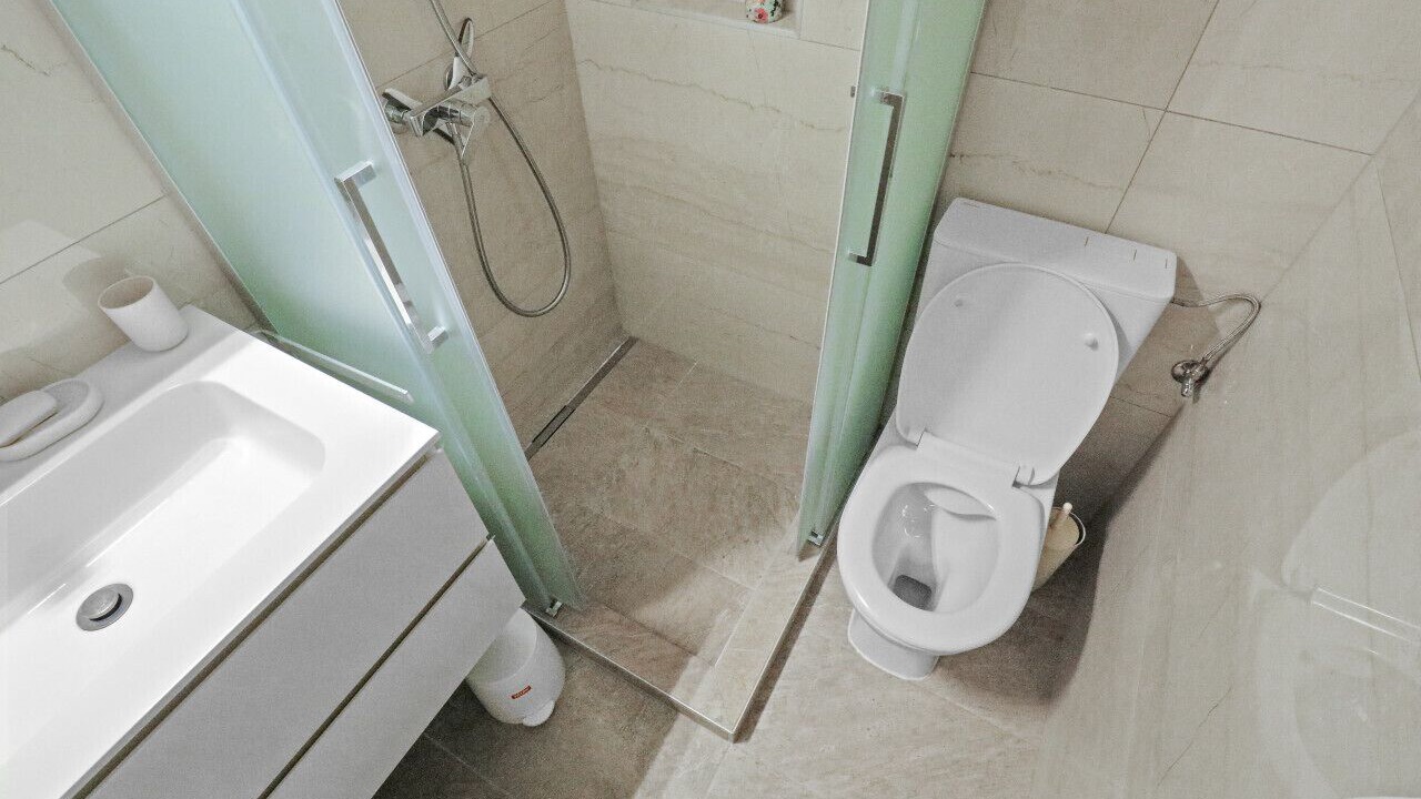 Photo of Bathroom in Lens