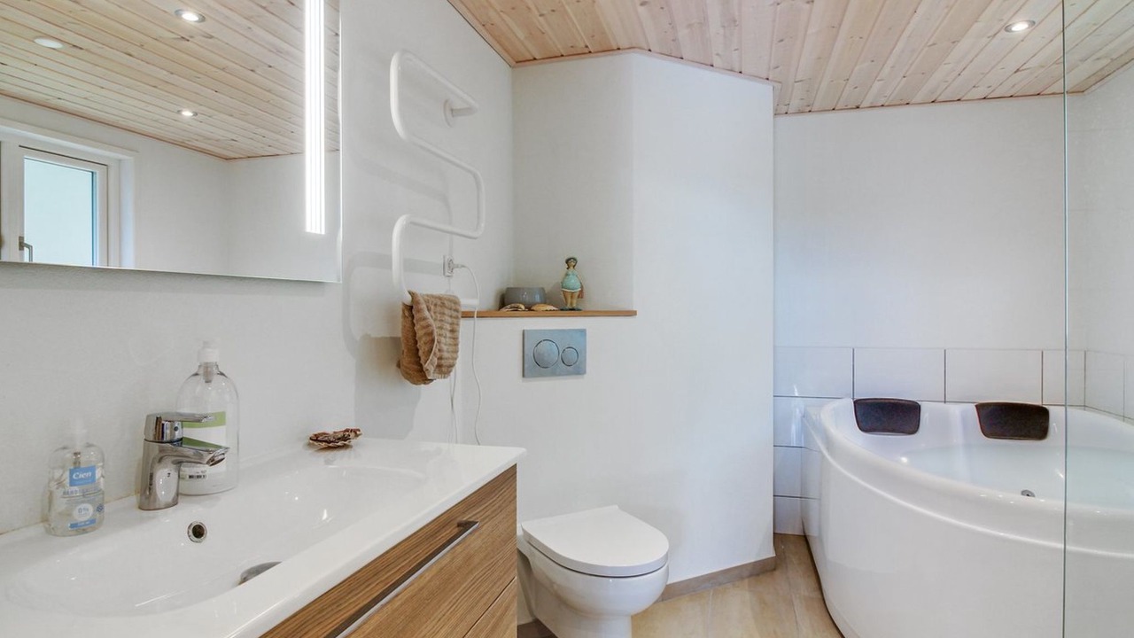 Photo of Bathroom in Strandby
