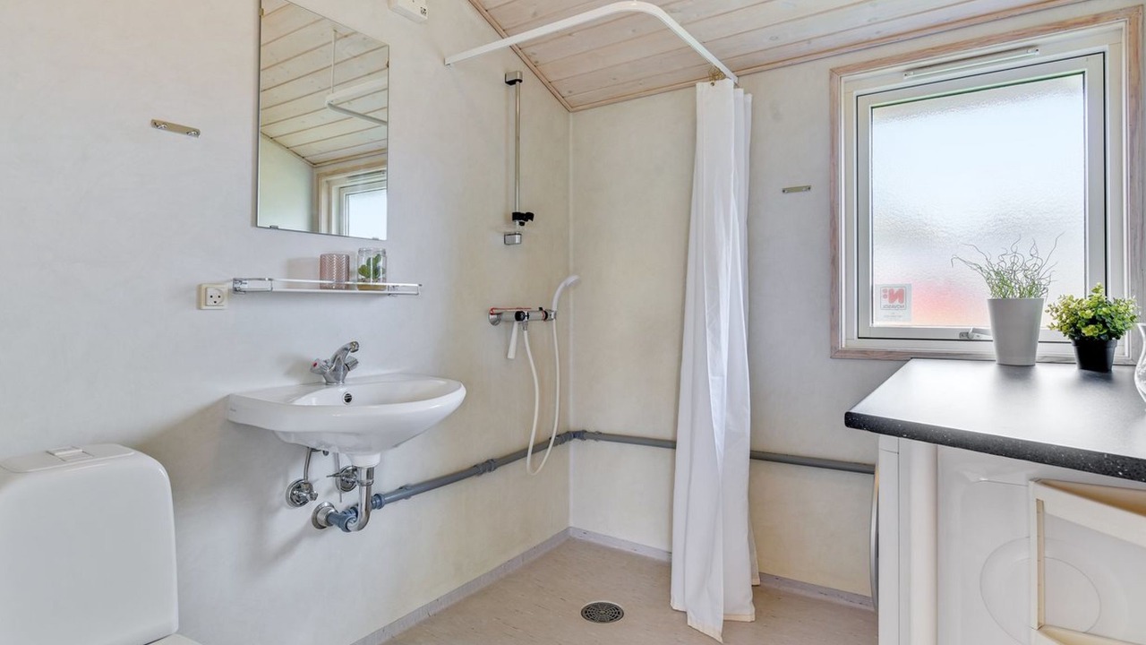 Photo of Bathroom in Mommark Strand