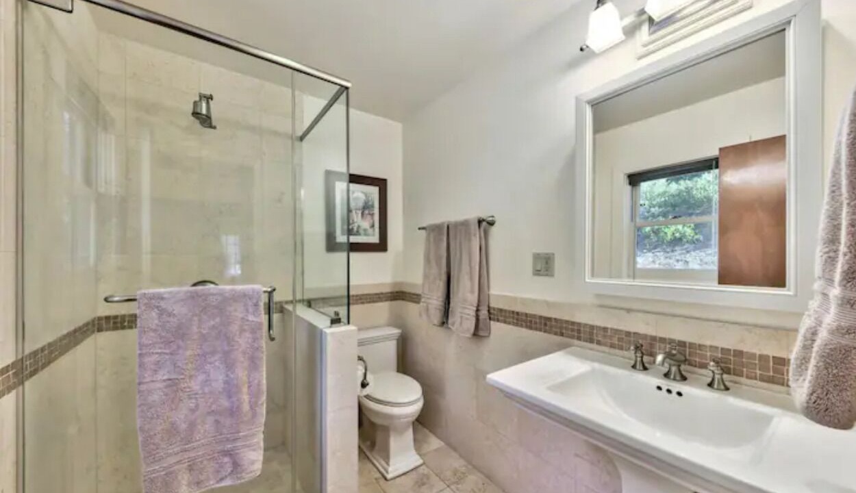 Photo of Bathroom in Tahoma