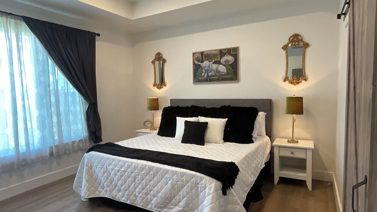 Photo of Bedroom in North by Northwest