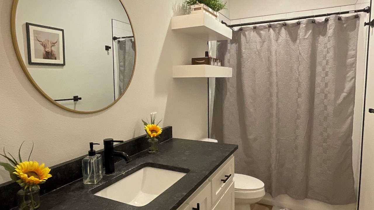 Photo of Bathroom in North by Northwest