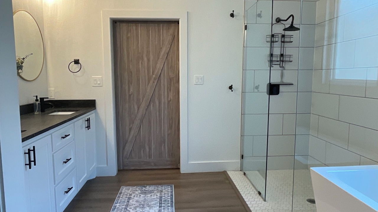 Photo of Bathroom in North by Northwest