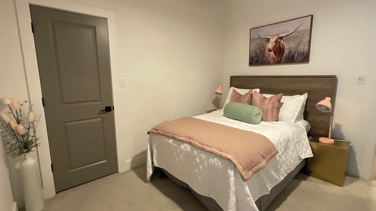 Photo of Bedroom in North by Northwest