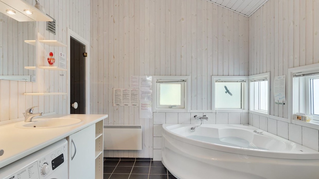 Photo of Bathroom in Hov