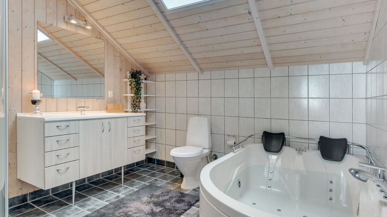 Photo of Bathroom in Mommark Strand