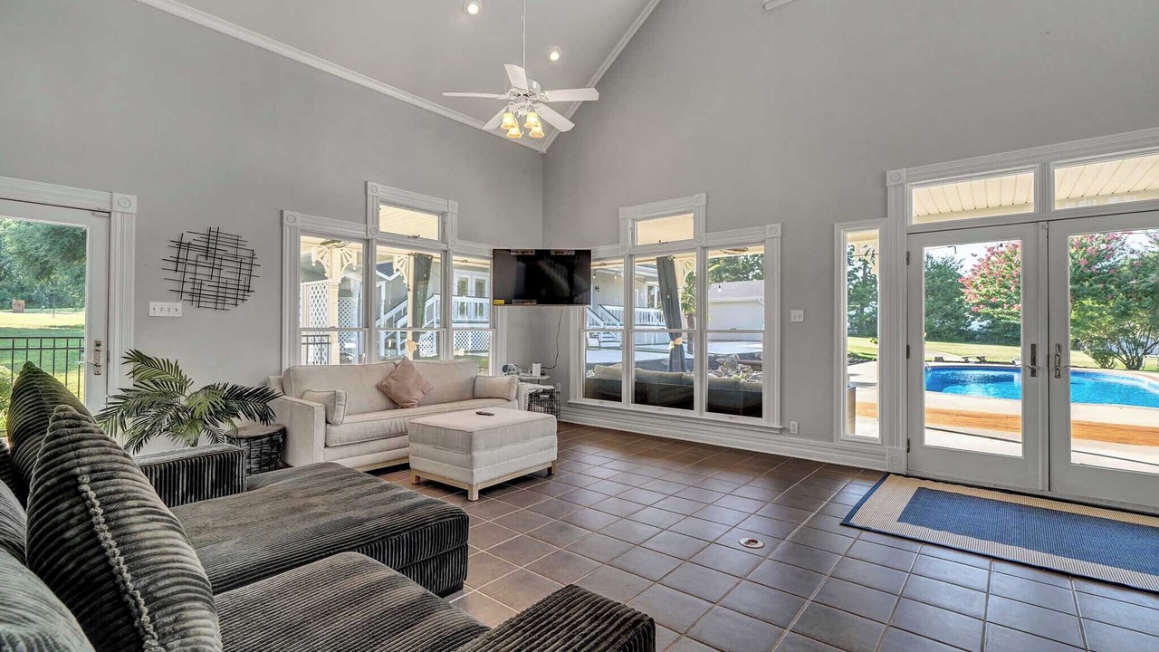 Photo of Livingroom in Tyler