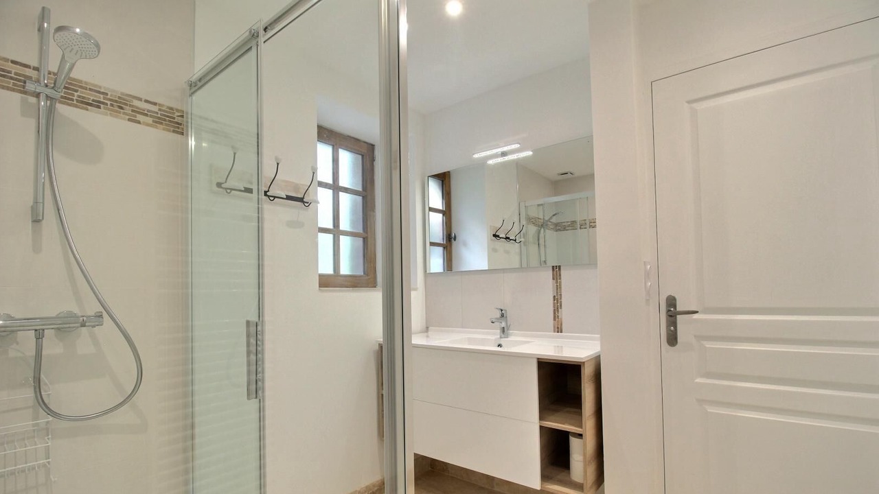 Photo of Bathroom in Corseul