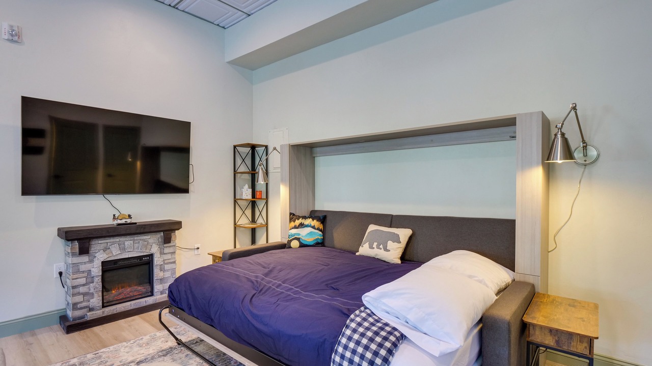 Photo of Bedroom in Lakeside Village
