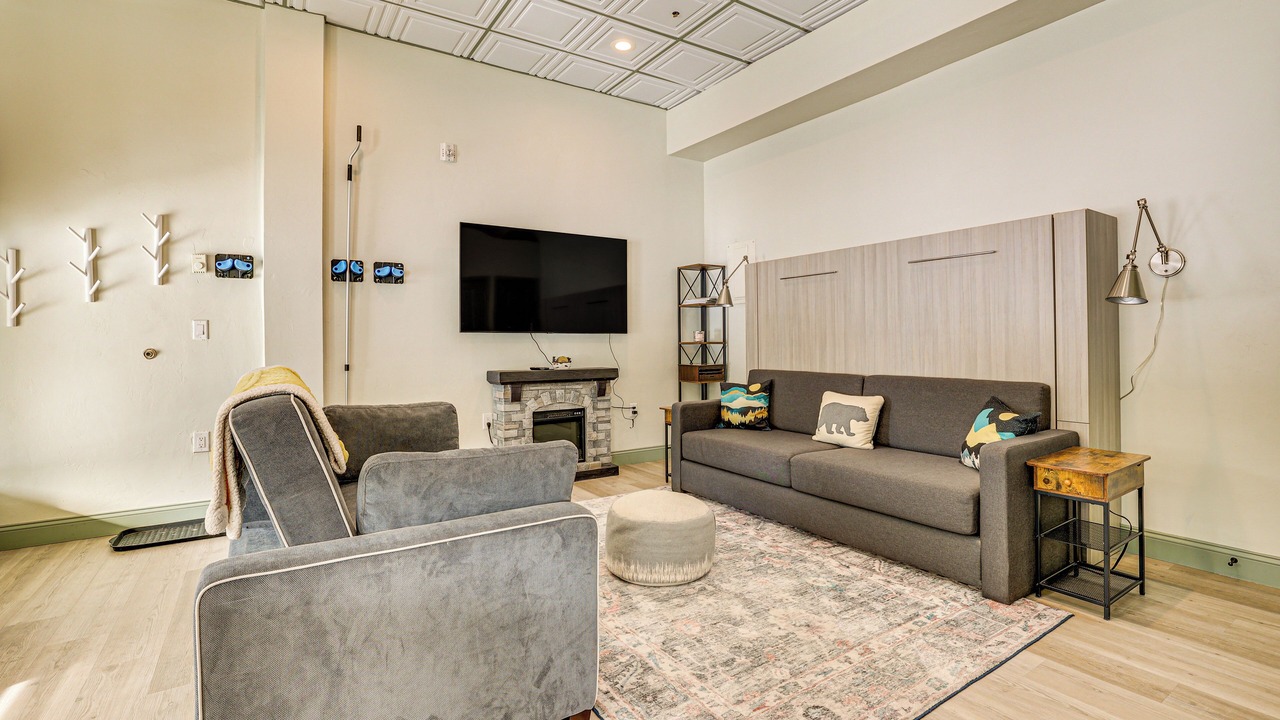 Photo of Livingroom in Lakeside Village