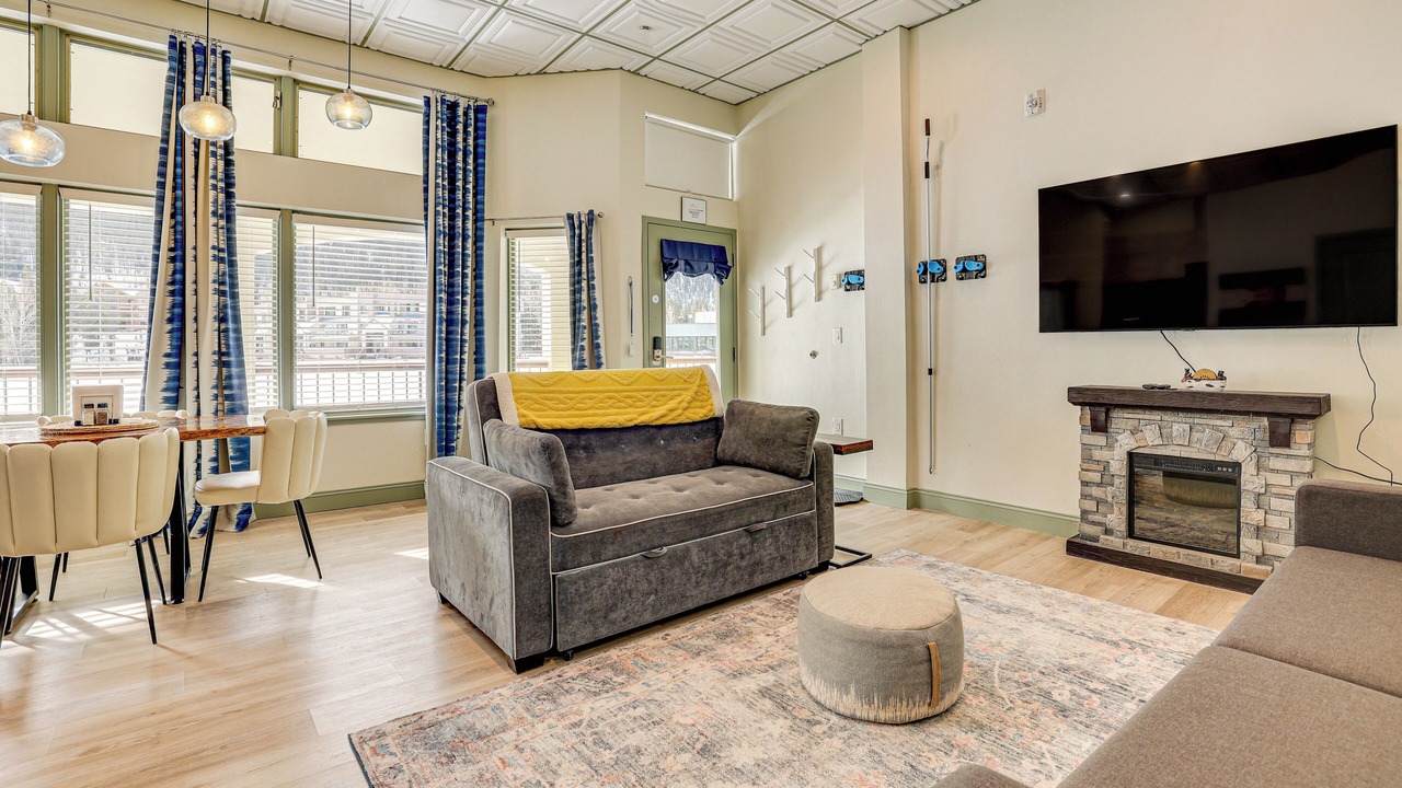 Photo of Livingroom in Lakeside Village