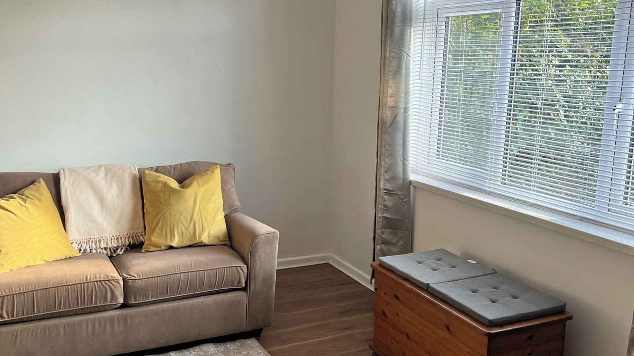 Photo of Livingroom in College