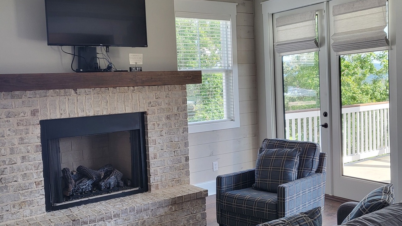 Photo of Livingroom in Guntersville