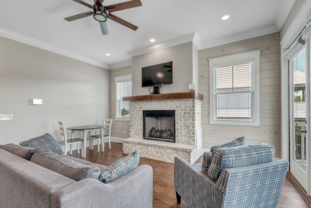 Photo of Livingroom in Guntersville