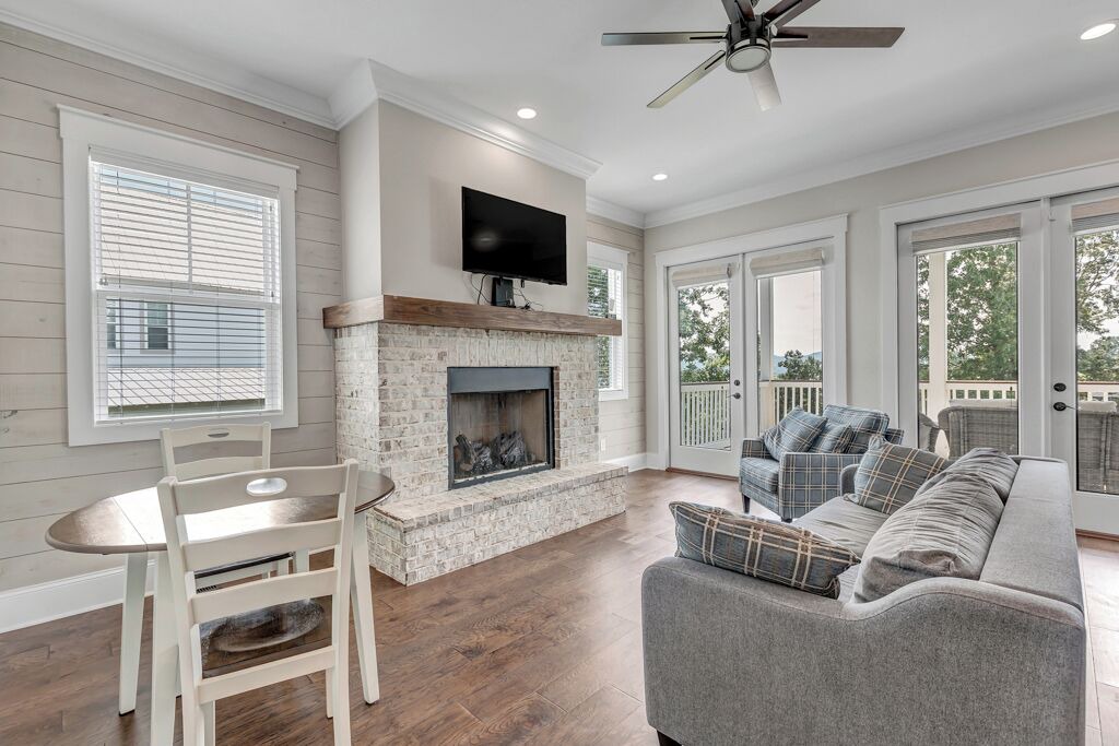 Photo of Livingroom in Guntersville