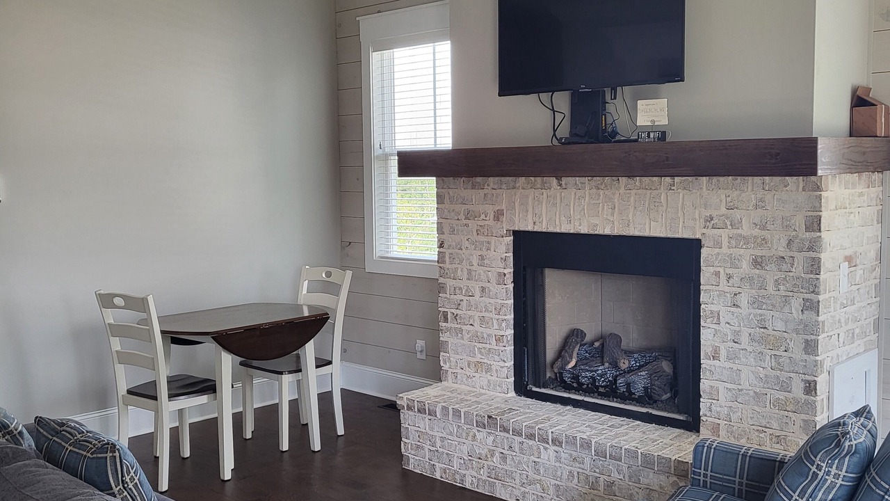 Photo of Livingroom in Guntersville
