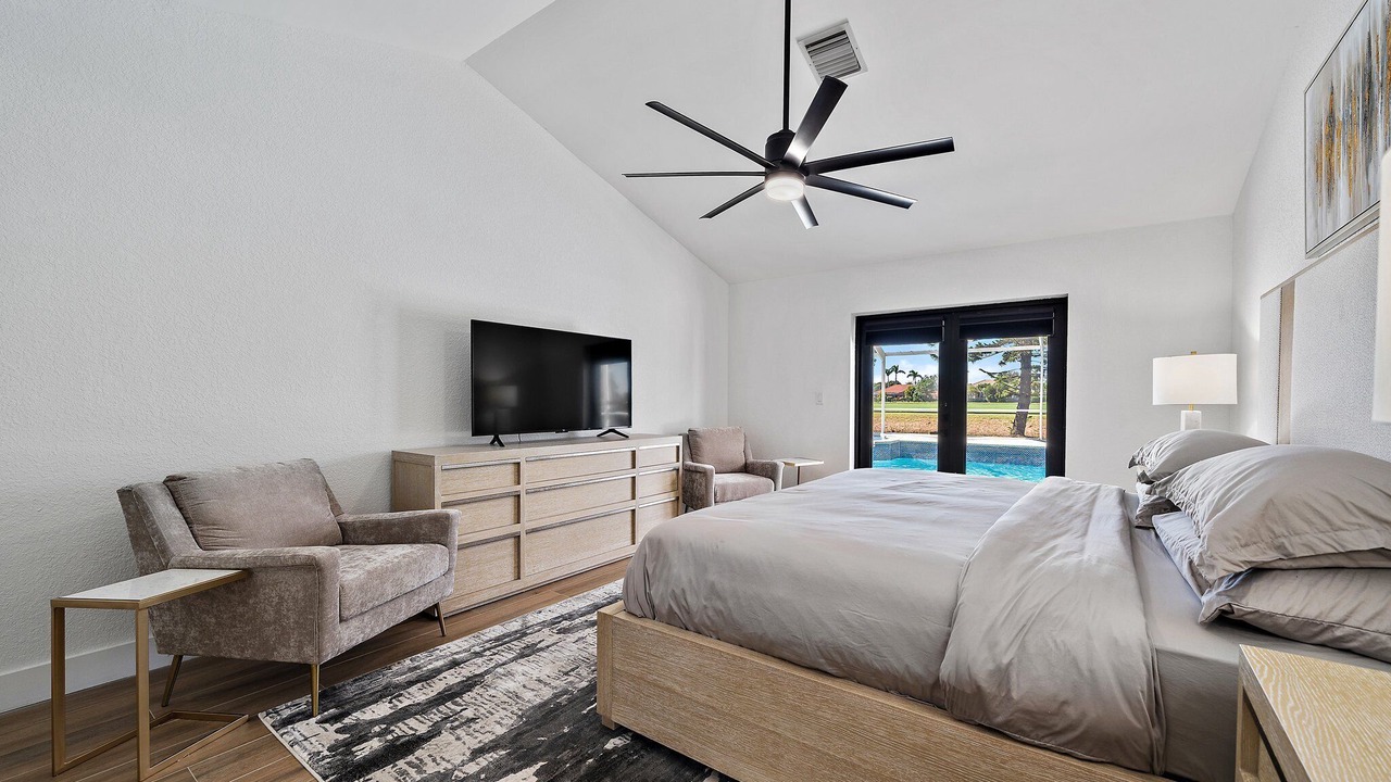 Photo of Bedroom in Greenview Shores