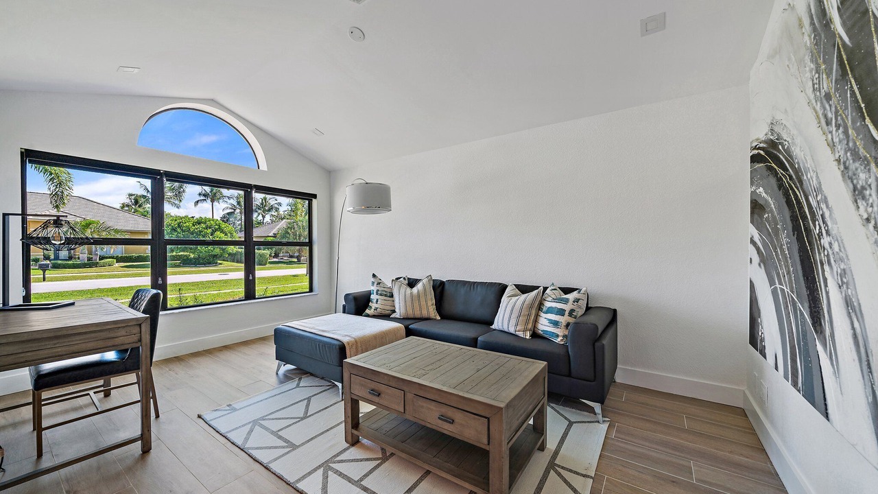 Photo of Livingroom in Greenview Shores