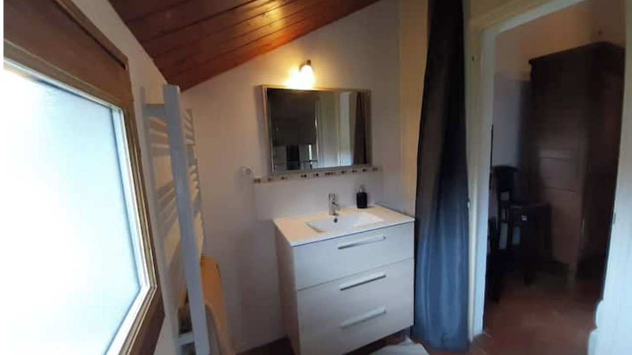 Photo of Bathroom in Ligny-le-Ribault