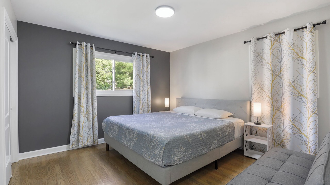 Photo of Bedroom in Fullersburg