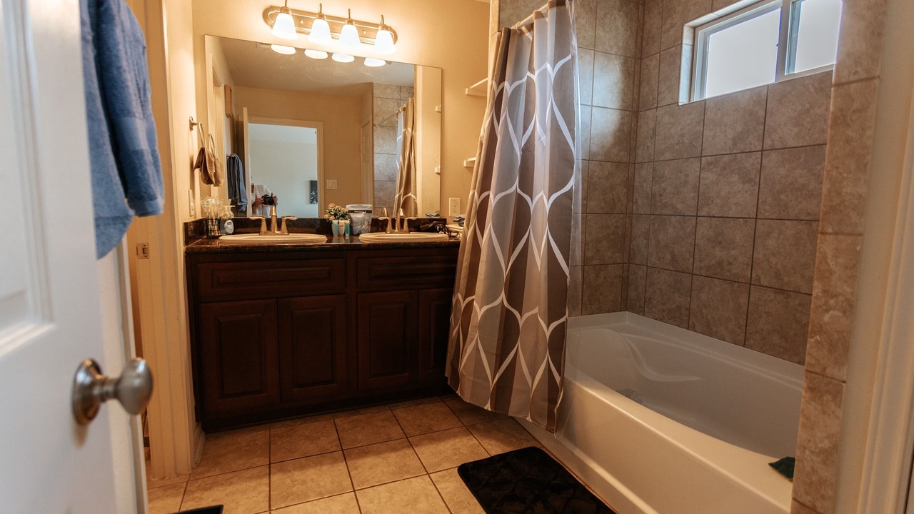 Photo of Bathroom in Garden Oaks
