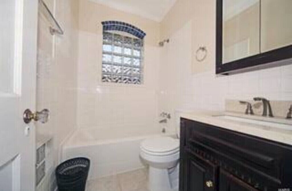 Photo of Bathroom in Vinita Park