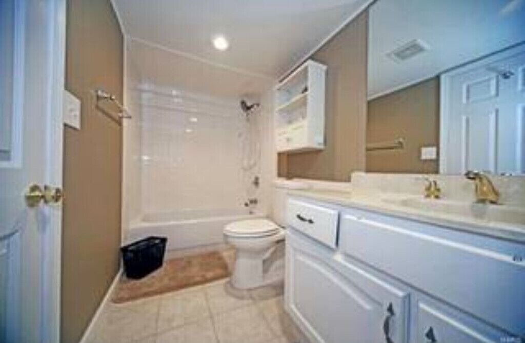 Photo of Bathroom in Vinita Park