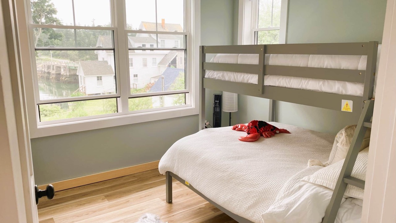 Photo of Bedroom in Vinalhaven