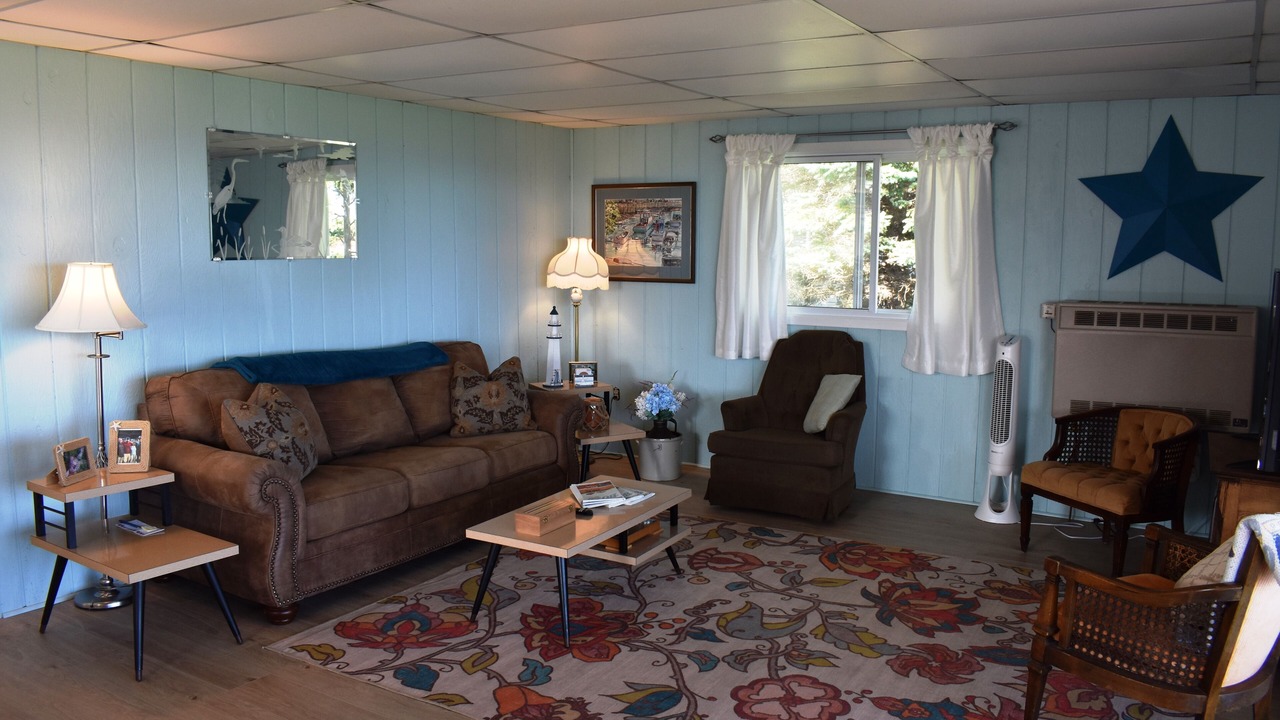 Photo of Livingroom in Canoe Cove