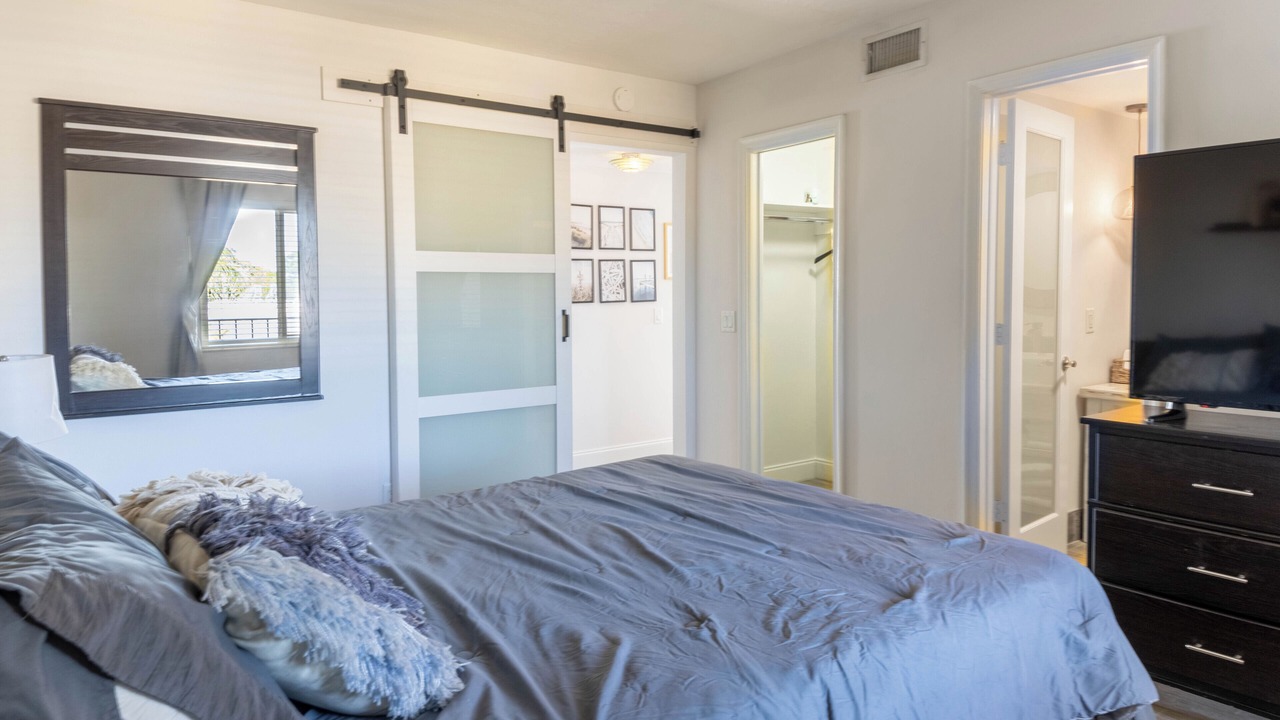 Photo of Bedroom in East Ocean Ave