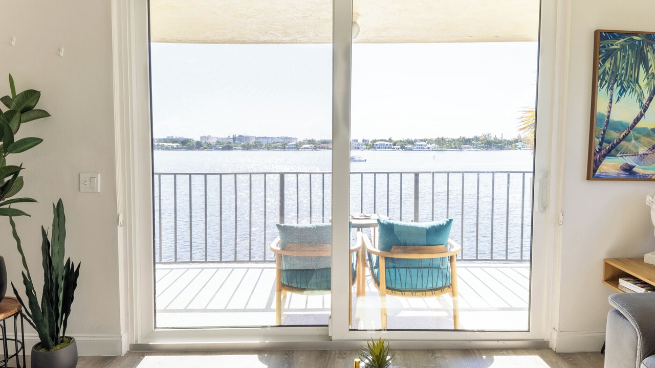 Photo of Livingroom in East Ocean Ave