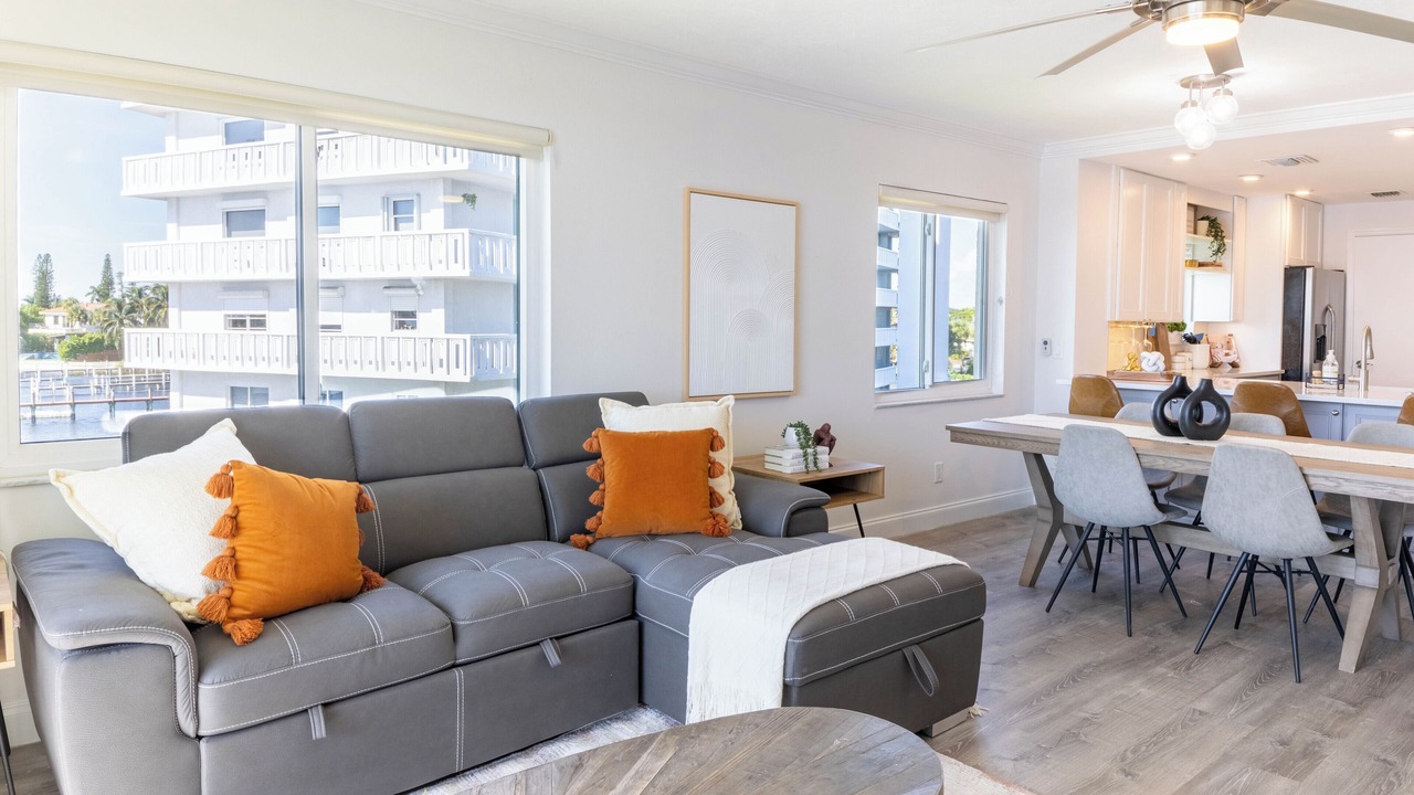 Photo of Livingroom in East Ocean Ave