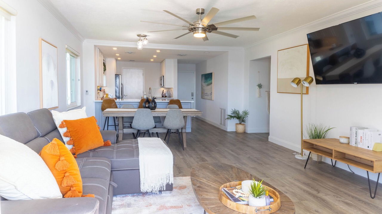 Photo of Livingroom in East Ocean Ave