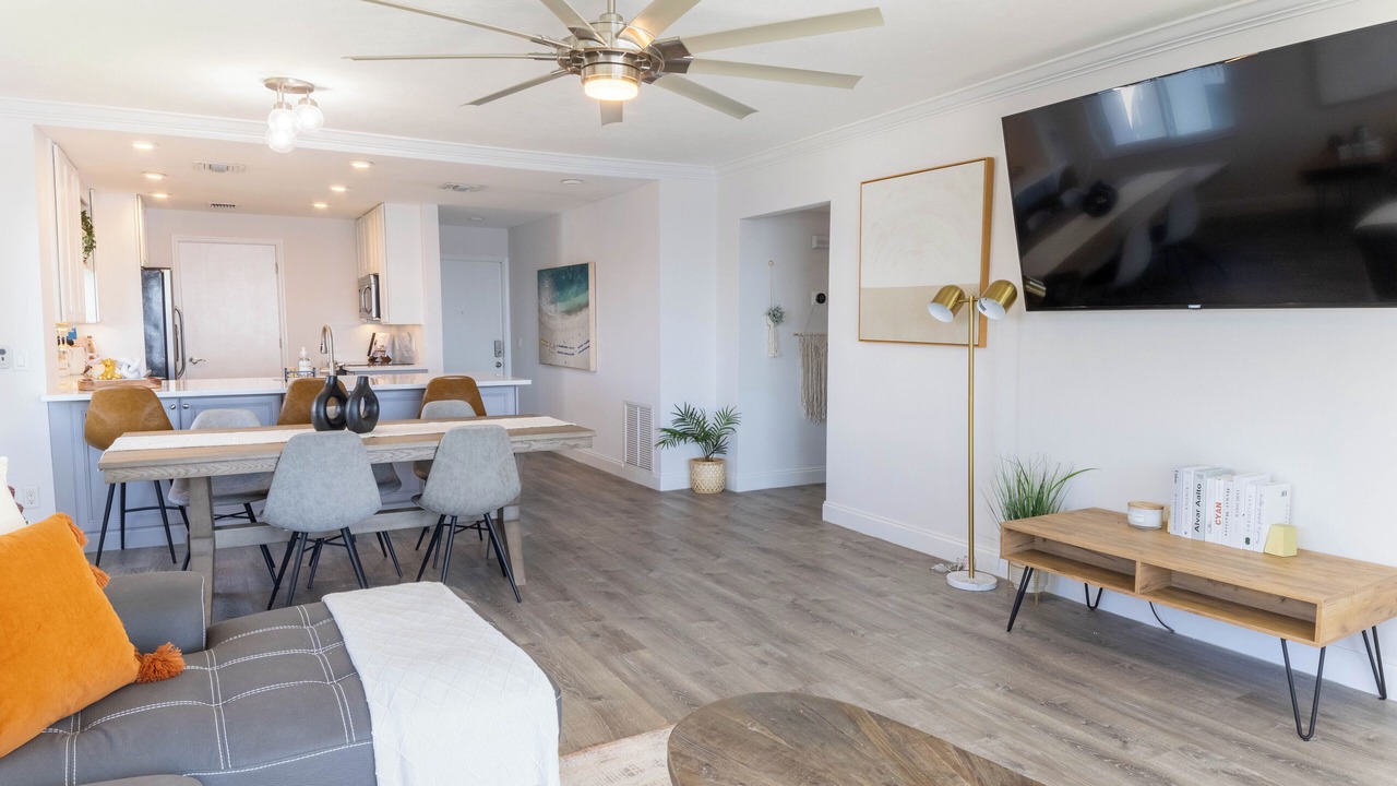 Photo of Livingroom in East Ocean Ave