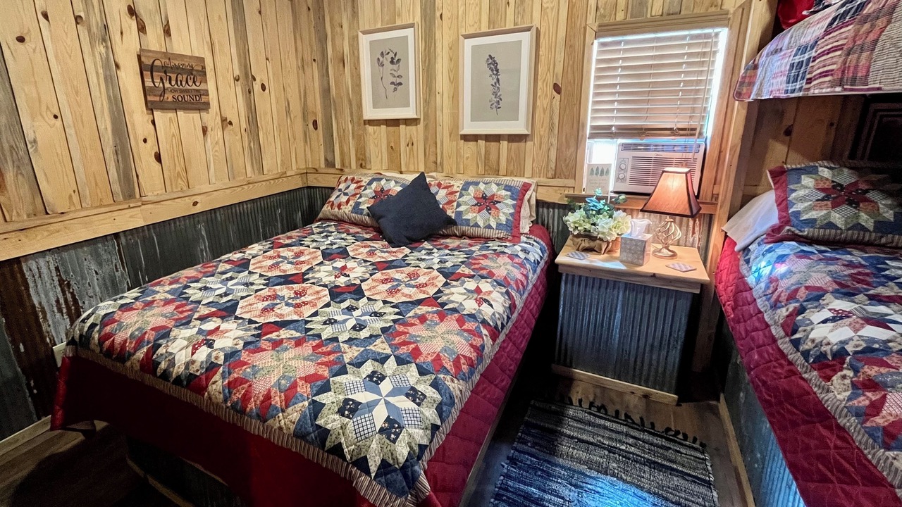 Photo of Bedroom in Eminence