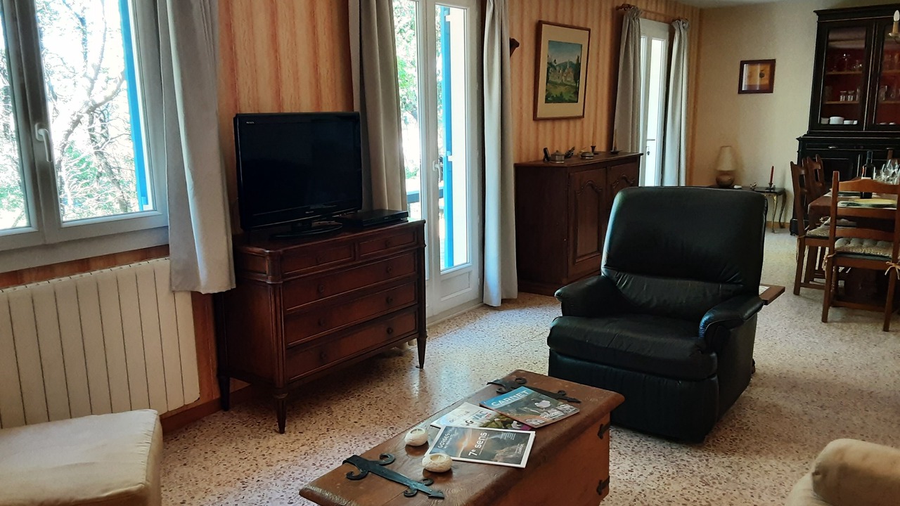 Photo of Livingroom in Saint-Julien-de-Peyrolas