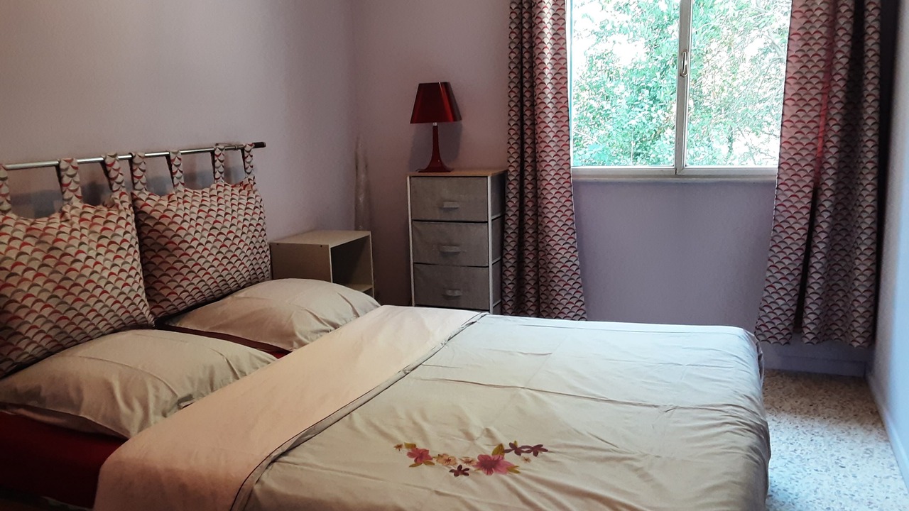 Photo of Bedroom in Saint-Julien-de-Peyrolas