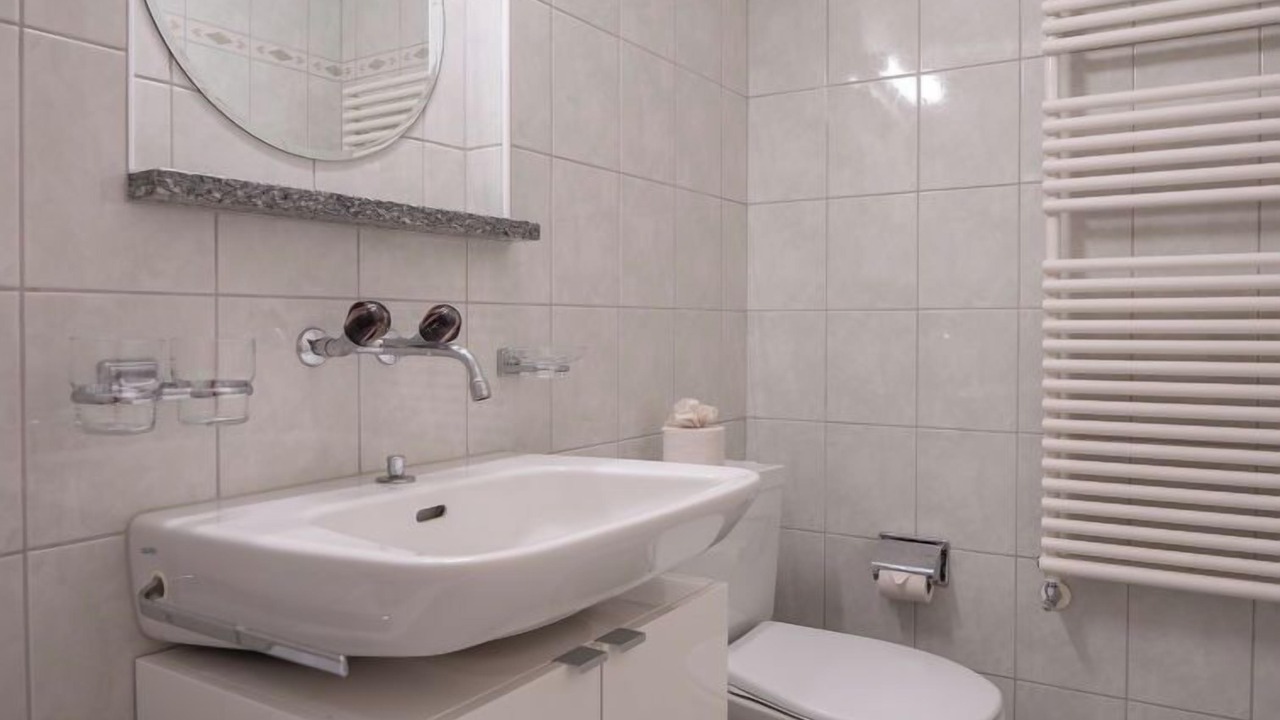 Photo of Bathroom in Samedan