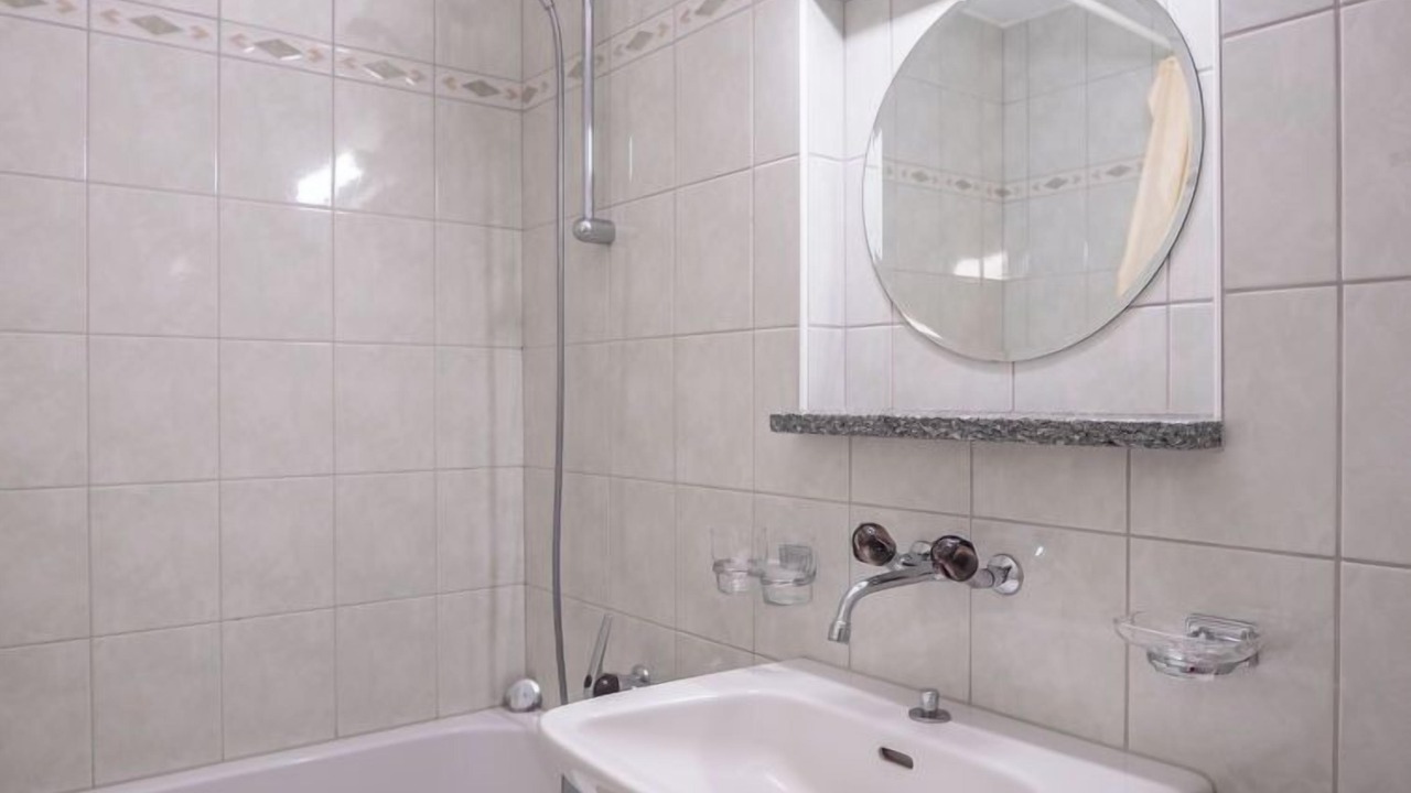 Photo of Bathroom in Samedan