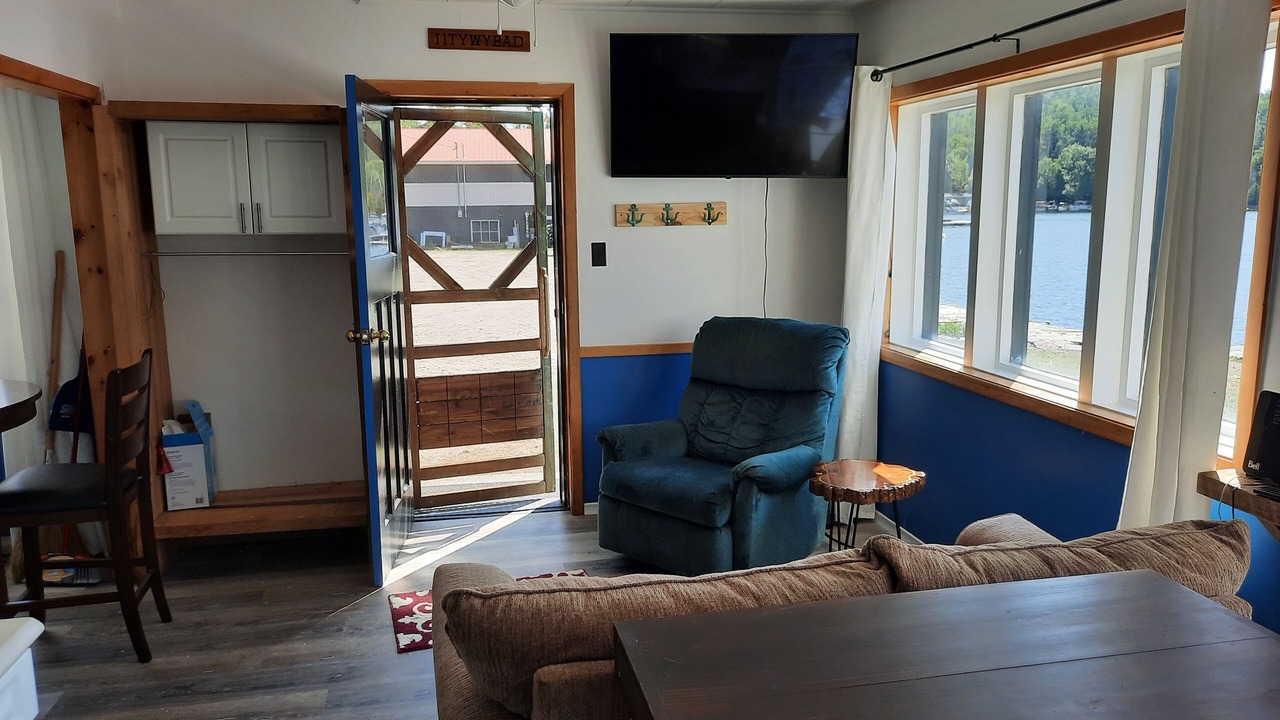 Photo of Livingroom in North Bay