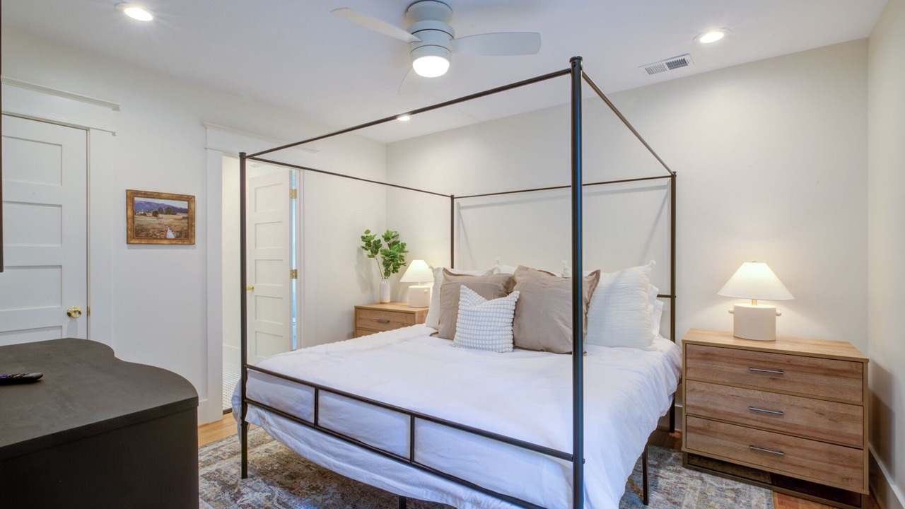 Photo of Bedroom in Harrods Creek