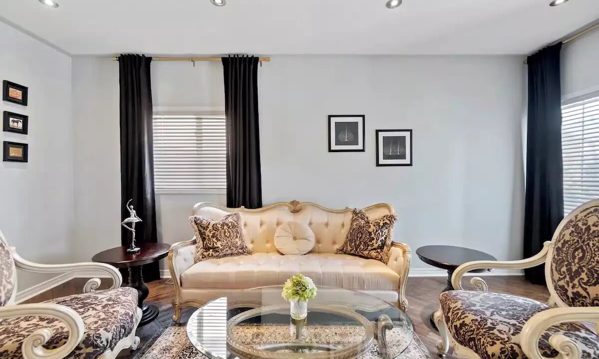 Photo of Livingroom in Richmond Hill