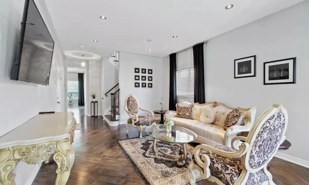 Photo of Livingroom in Richmond Hill