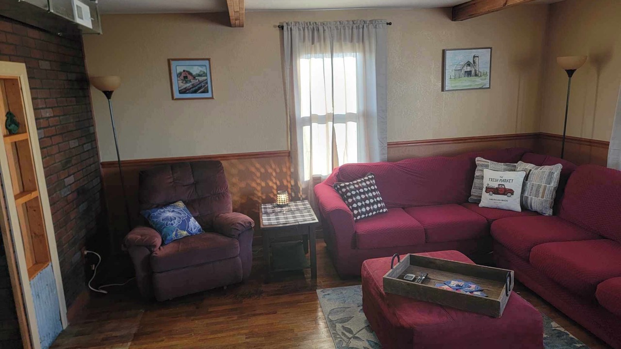 Photo of Livingroom in Cowley County