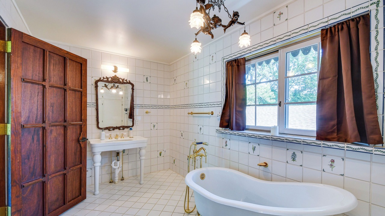 Photo of Bathroom in Saint Mary