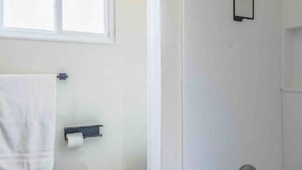 Photo of Bathroom in Raisin