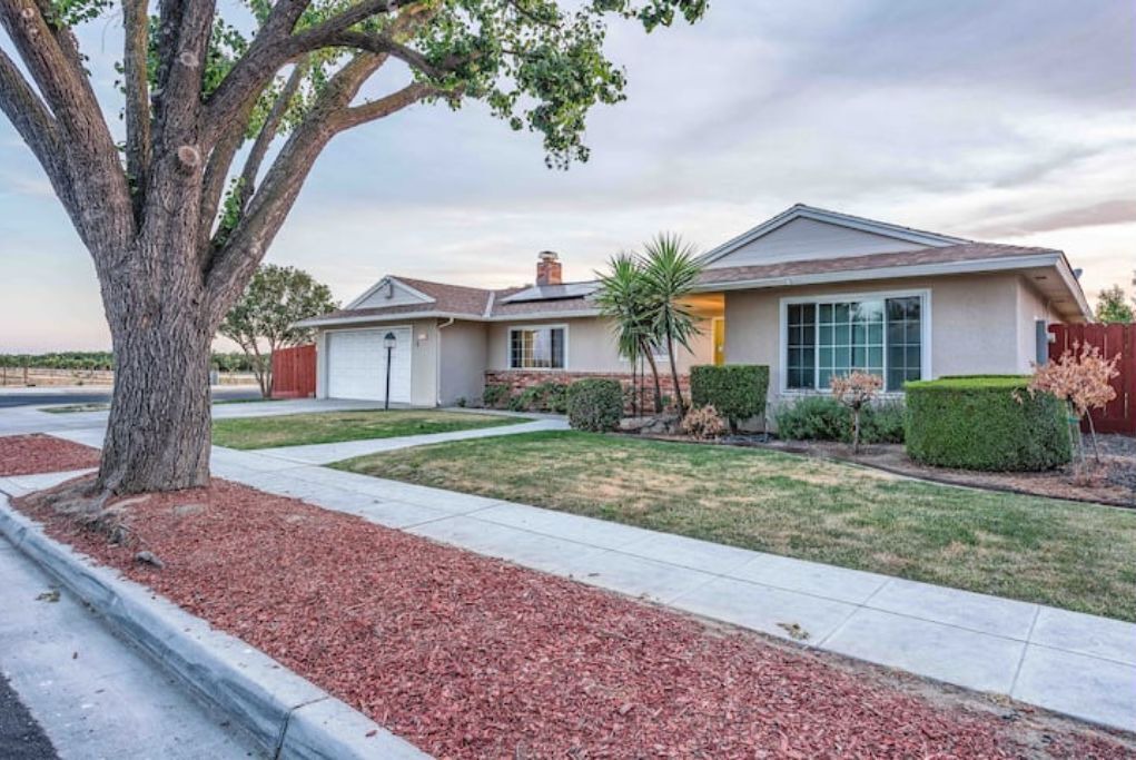 Photo of Outdoor in Raisin