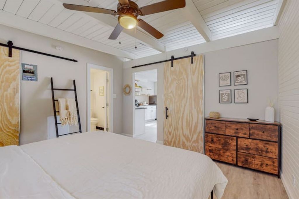 Photo of Bedroom in Highland Business