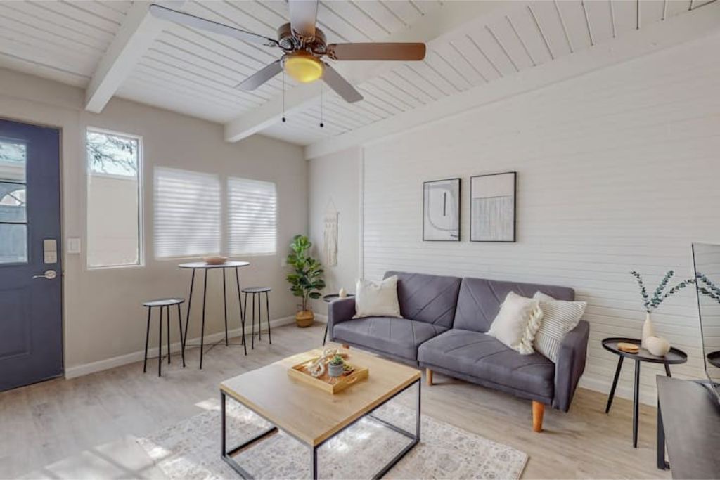 Photo of Livingroom in Highland Business